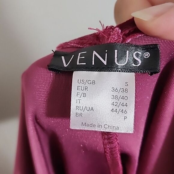 Venus Wine Velvet Crush Y2K Bell Sleeve Blouse With Cut Out In Back Size S - Picture 7 of 12